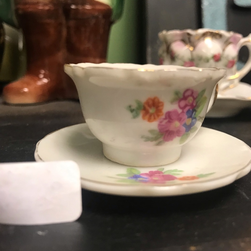 Tiny Tea cups - Picture 2 of 6